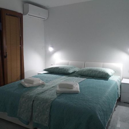 Guest House Bocac Sali Buitenkant foto