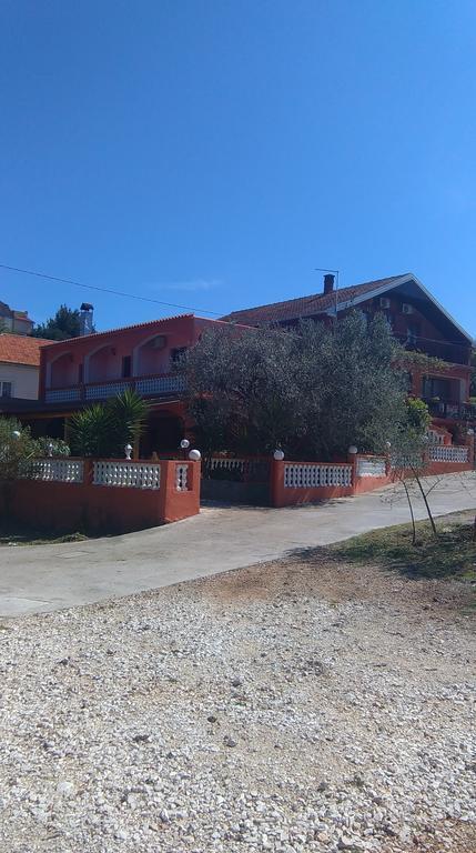 Guest House Bocac Sali Buitenkant foto