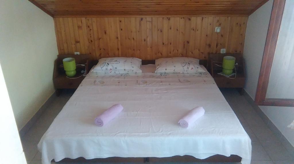 Guest House Bocac Sali Buitenkant foto